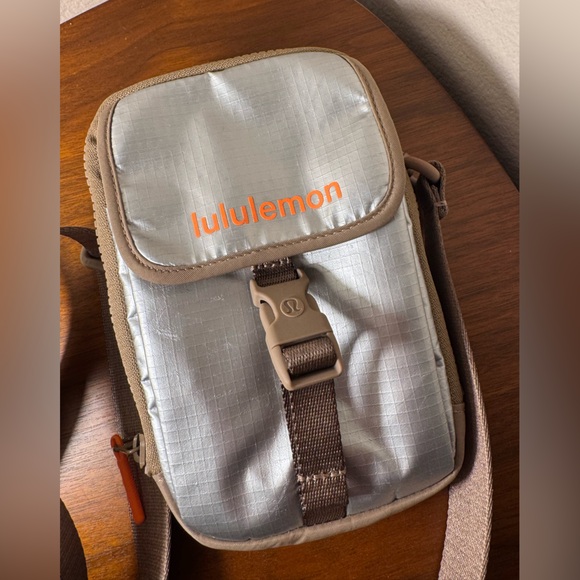 lululemon athletica Silver and Tan Crossbody Bag - Picture 7 of 13